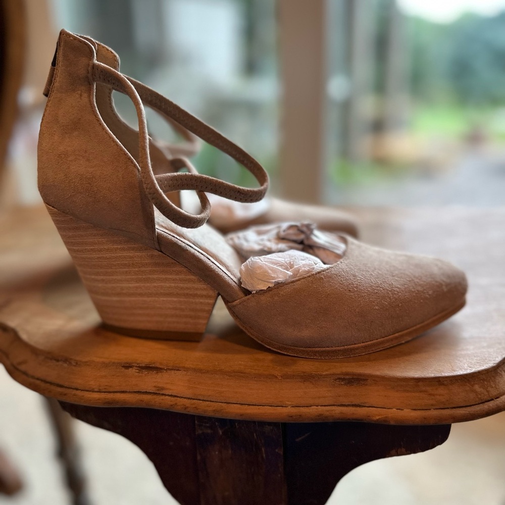 Eileen Fisher Tilda Stacked Heel Earth Suede, size 5 NWT